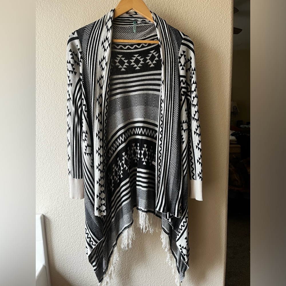Women’s Geometric Pattern Lightweight Sweater - Size M